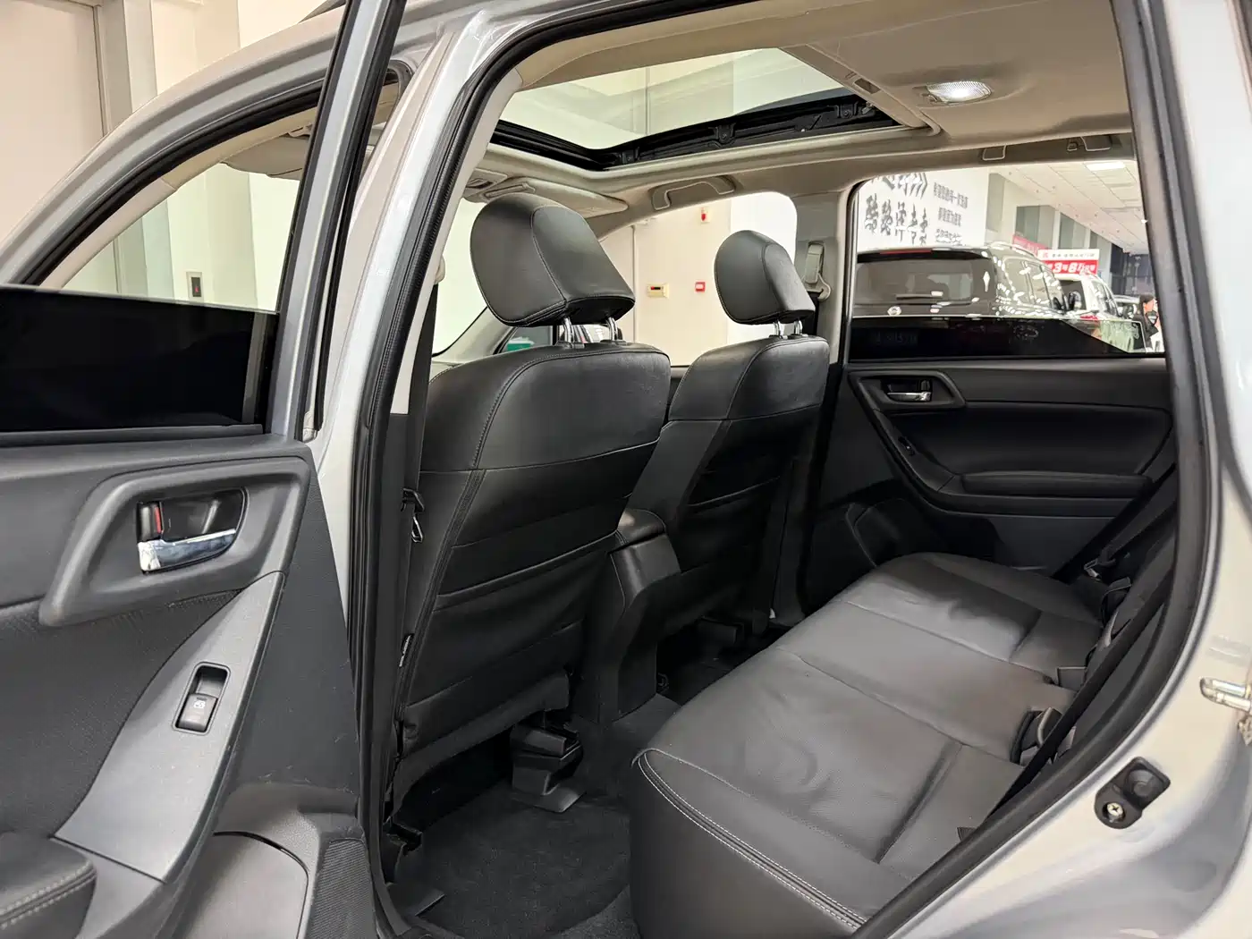 Subaru Forester 2013 2.0i Automatic Luxury Navigation Edition фото 8