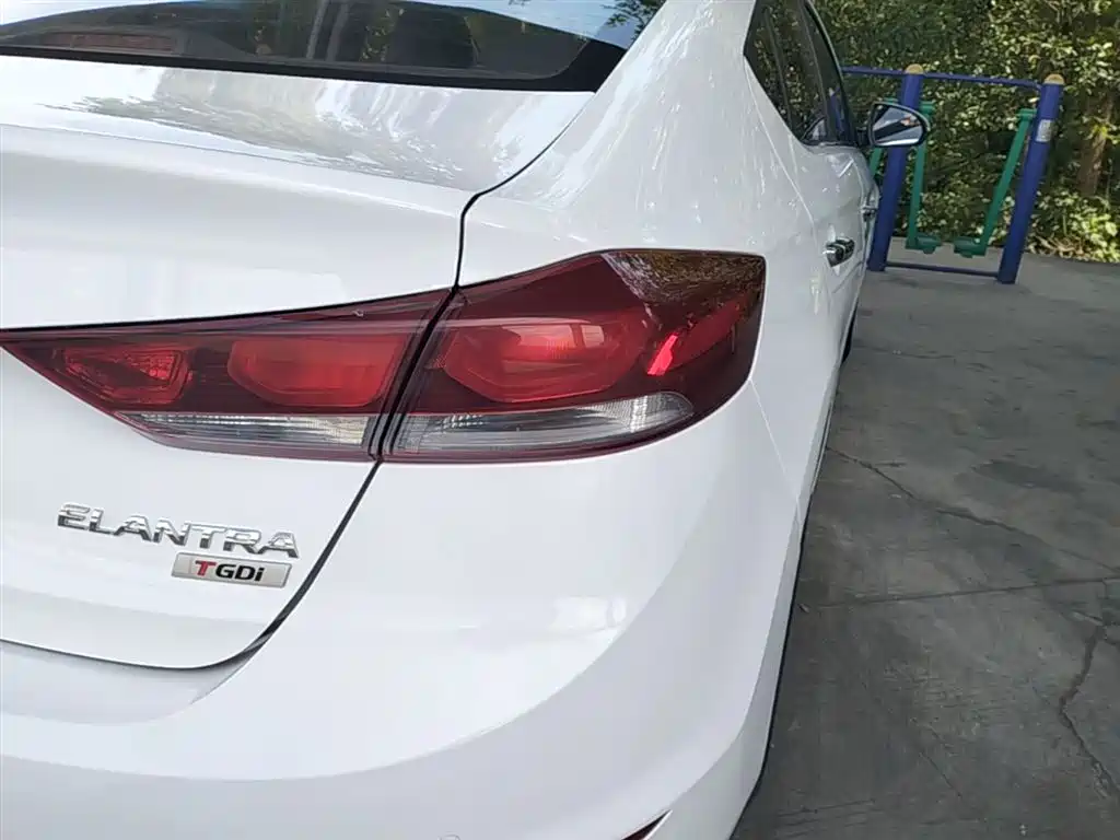 Hyundai Elantra 2016 1.4T DCT Dynamic·Elite Edition фото 8