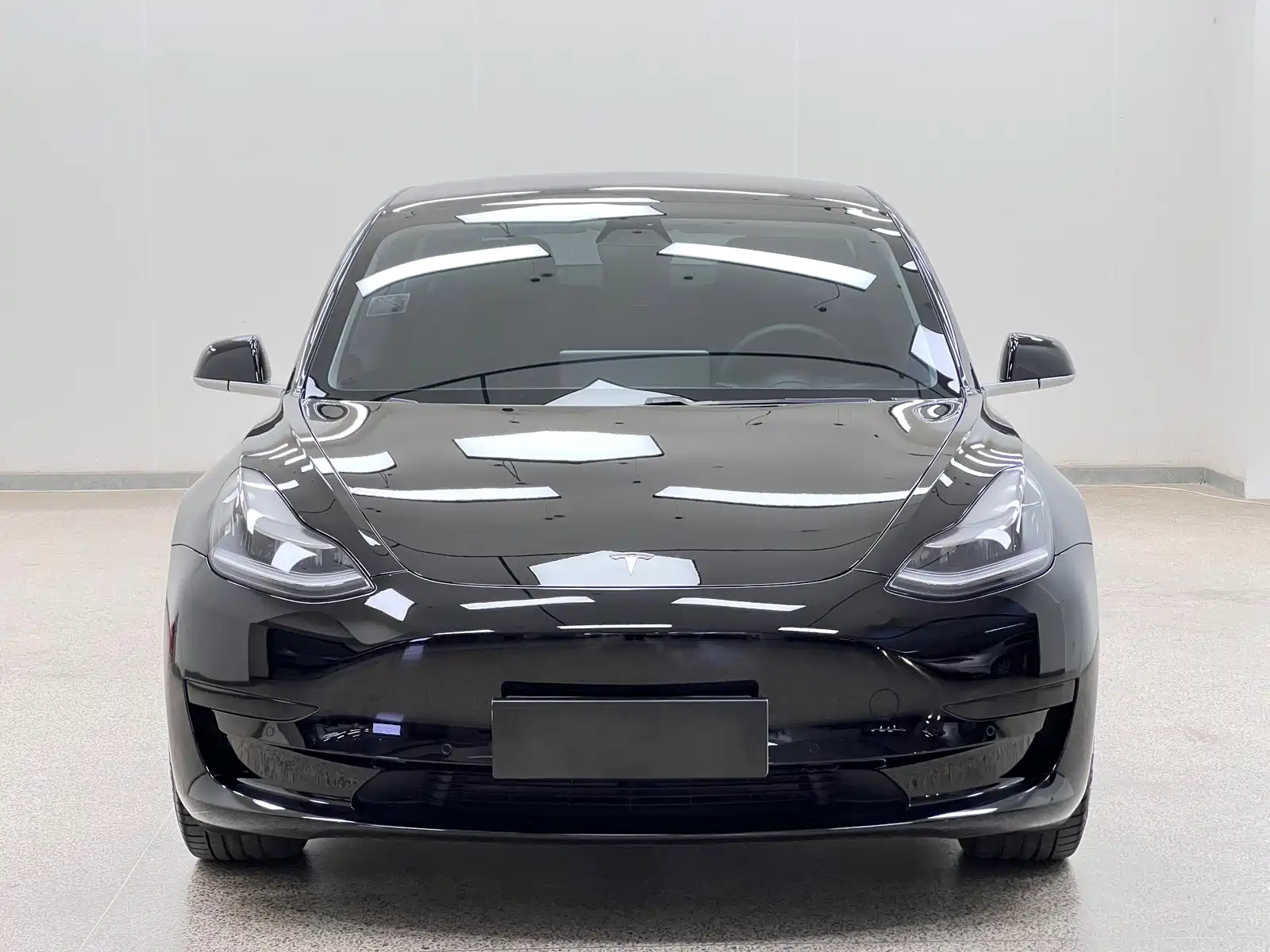 Фото 2 - Tesla Model 3