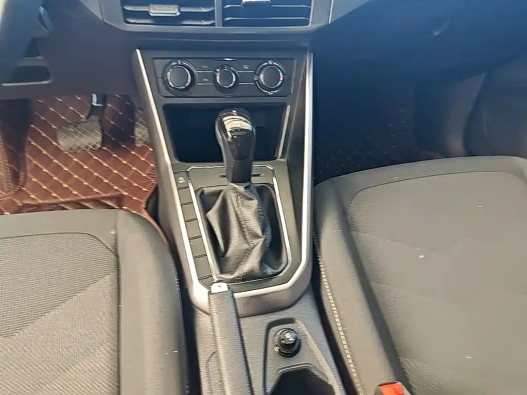 Volkswagen Polo 2019 Plus 1.5L Automatic Panorama Enjoyment Edition фото 14