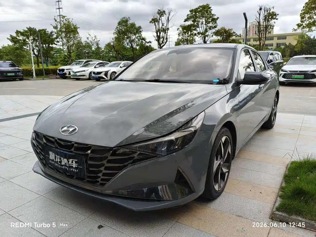 Hyundai Elantra 2021 1.5L CVT LUX Premium Edition