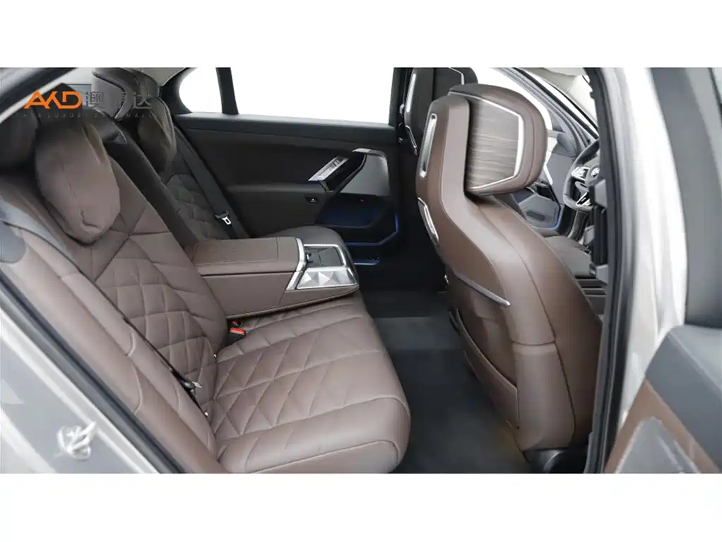 BMW 7 Series 2023 Model 740Li Leading M Sport Package фото 8