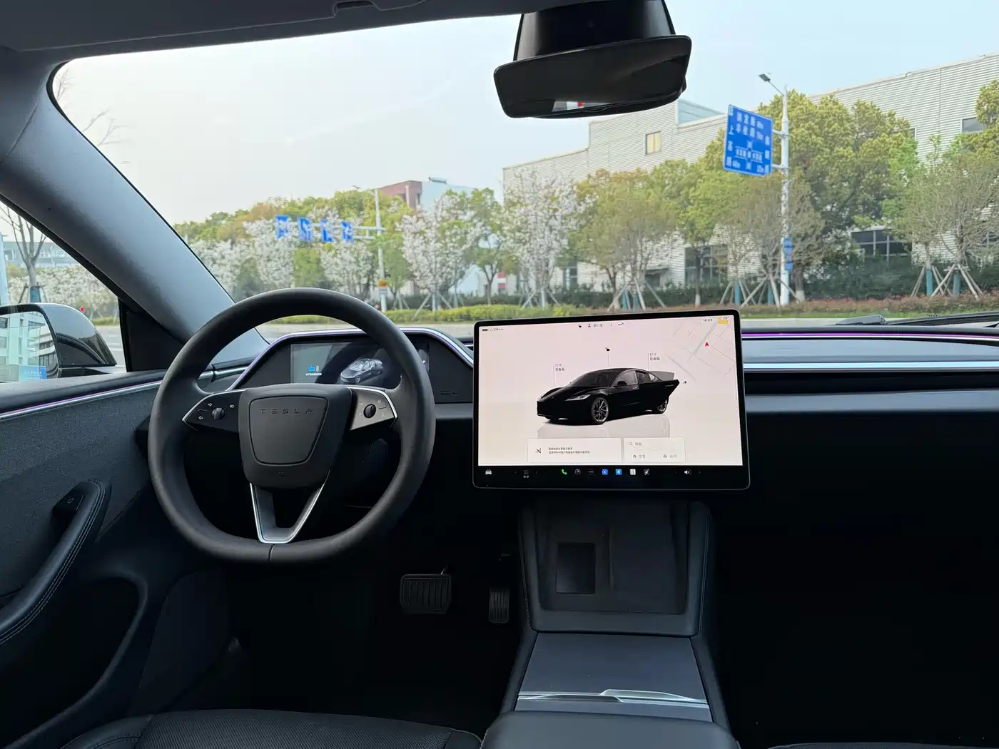TESLA MODEL 3