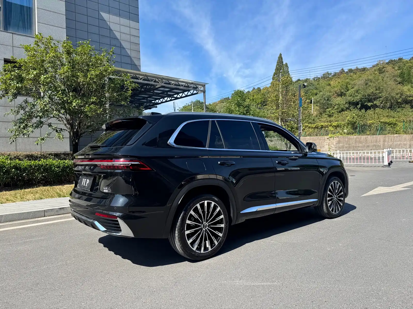 Фото 5 - Geely Monjaro