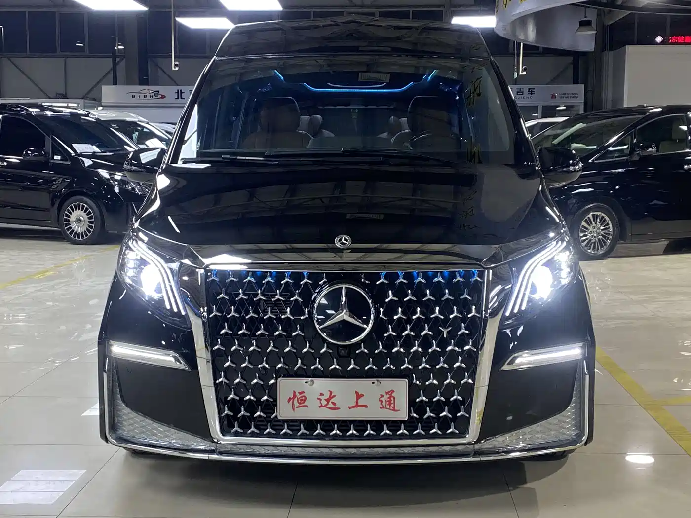 Mercedes-Benz Vito 2023 2.0T Business 7-Seater