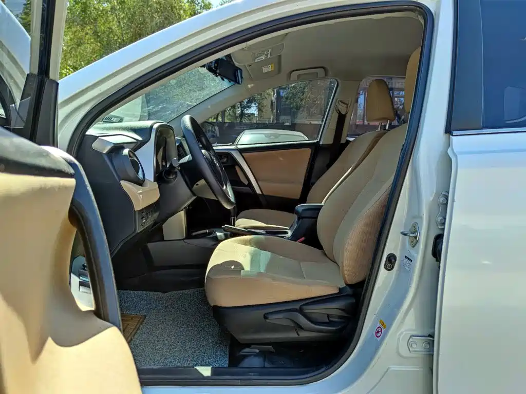 Photo 7 - Toyota RAV4 Rongfang