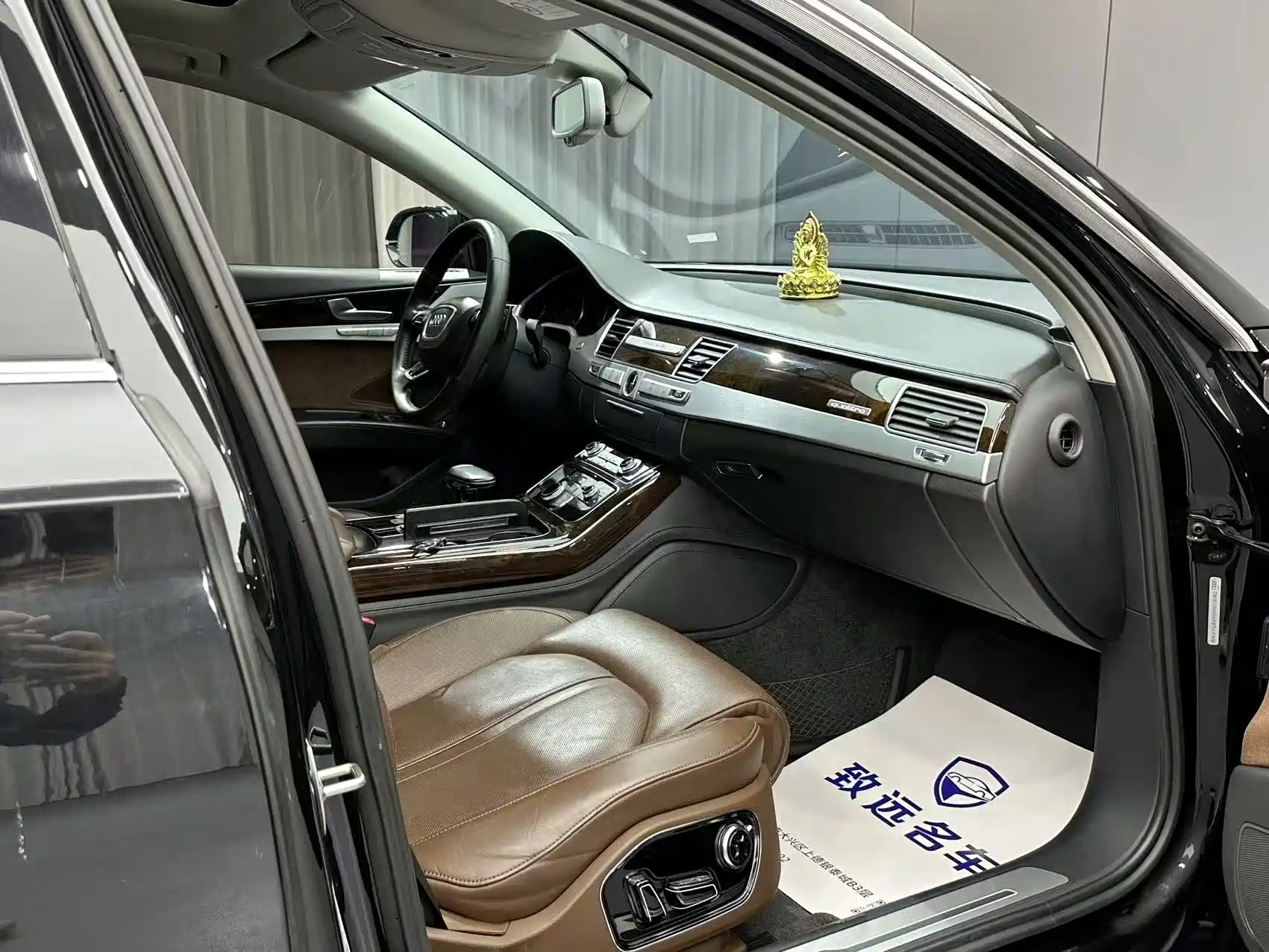 Photo 9 - Audi A8
