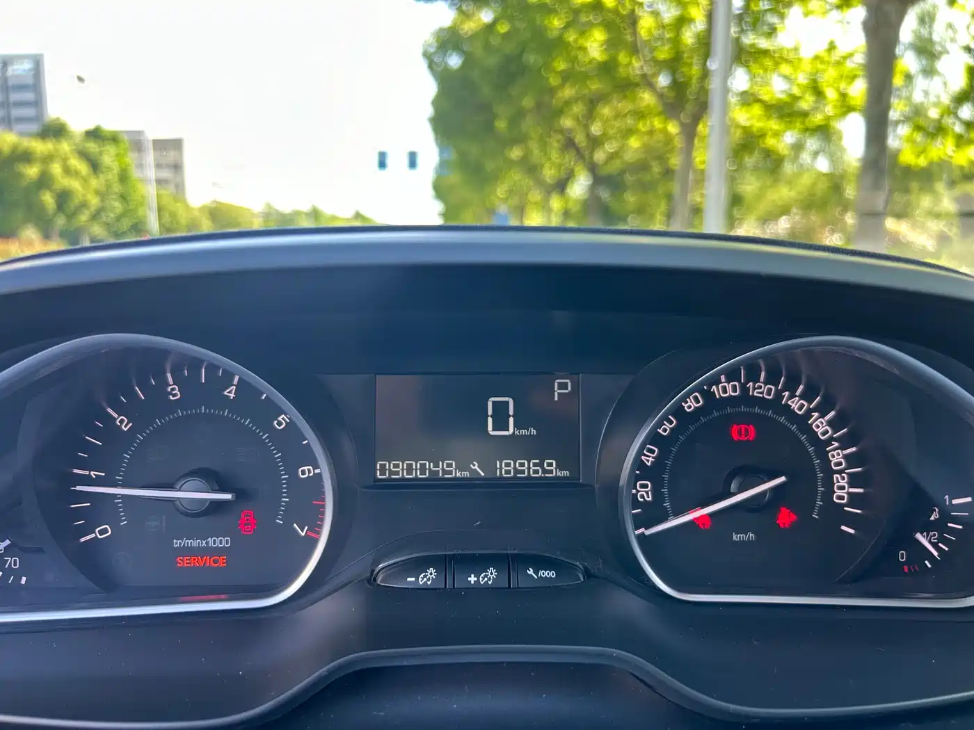 Peugeot 2008 2014 1.6L Automatic Fashion Edition фото 13
