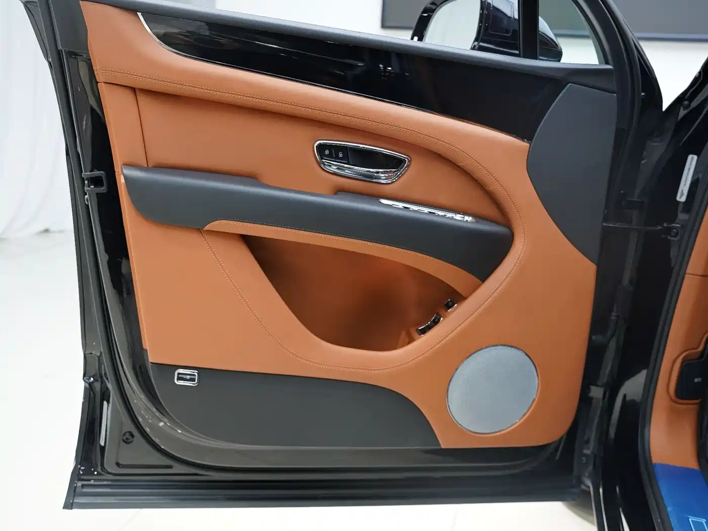 BENTLEY TIMYUE PLUG IN HYBRID