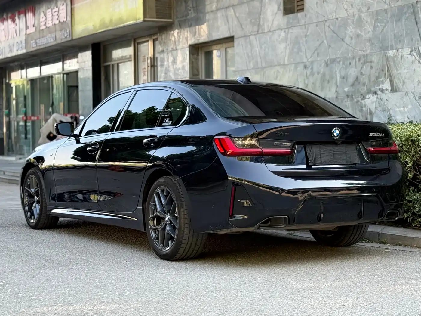 BMW 3 Series 2025 330Li M Sport Night Edition фото 6