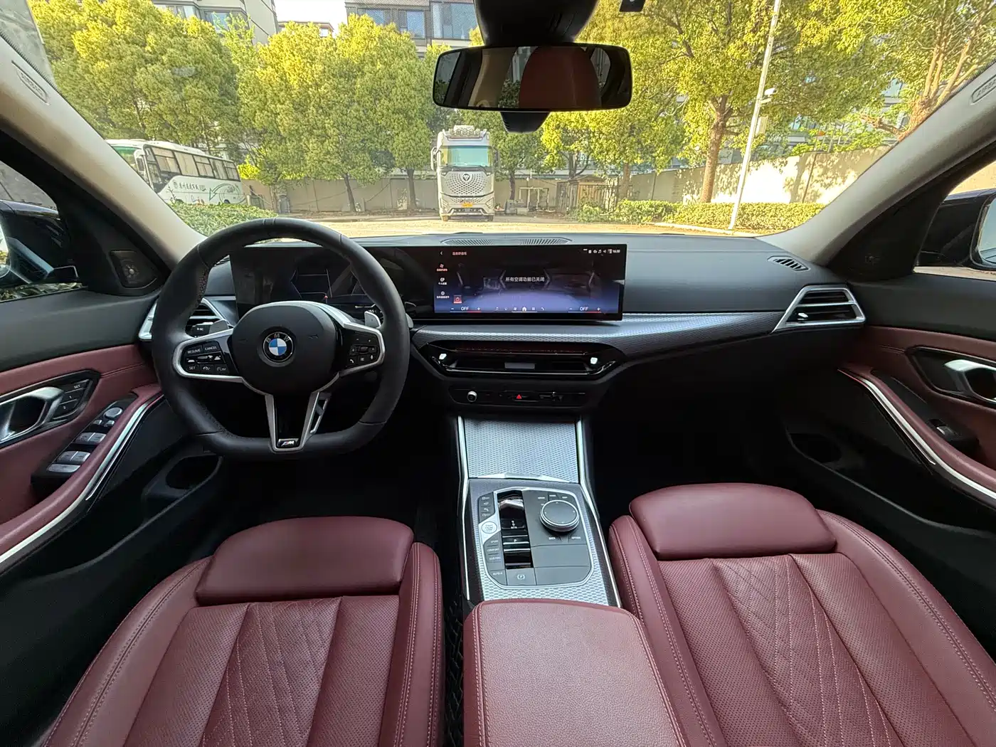 BMW 3 Series 2025 330Li M Sport Night Edition фото 12
