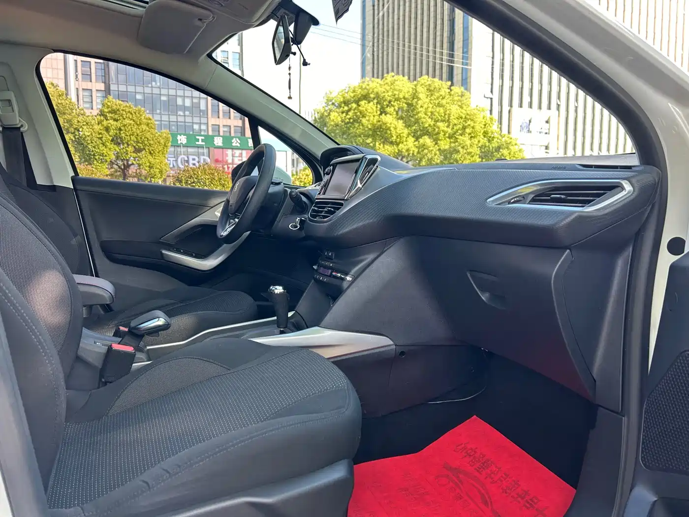 Peugeot 2008 2014 1.6L Automatic Fashion Edition фото 9