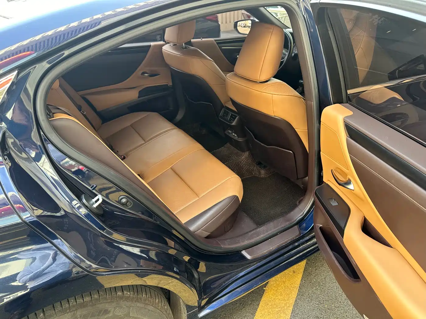 Lexus ES 2020 Model 300h Excellence Edition China V фото 18