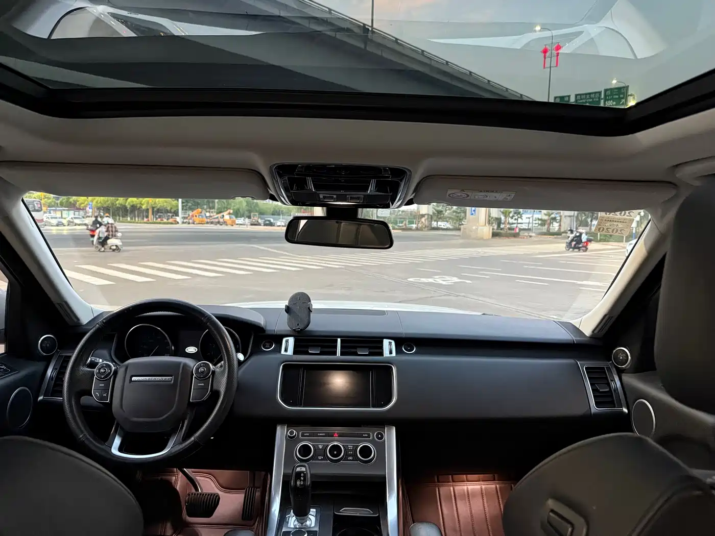 Land Rover Range Rover Sport 2016 Model 3.0 SC V6 SE фото 9
