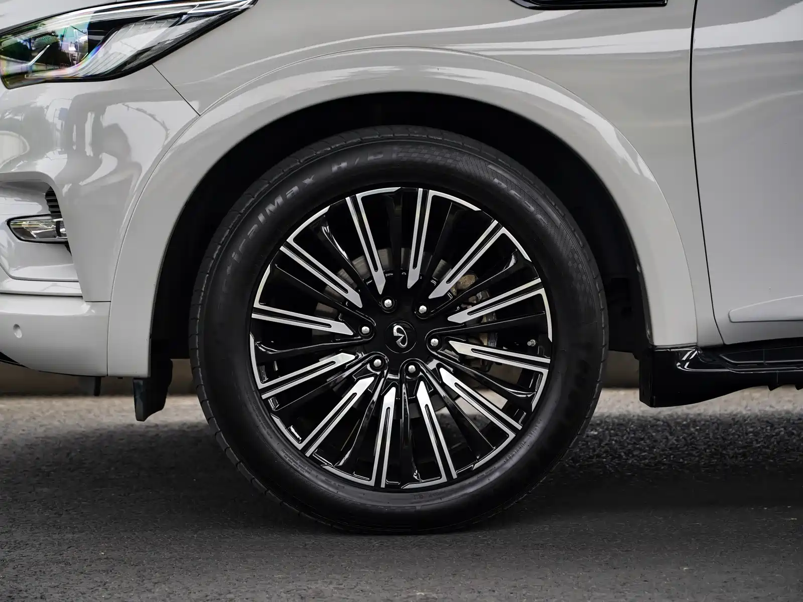 Фото 4 - Infiniti QX80