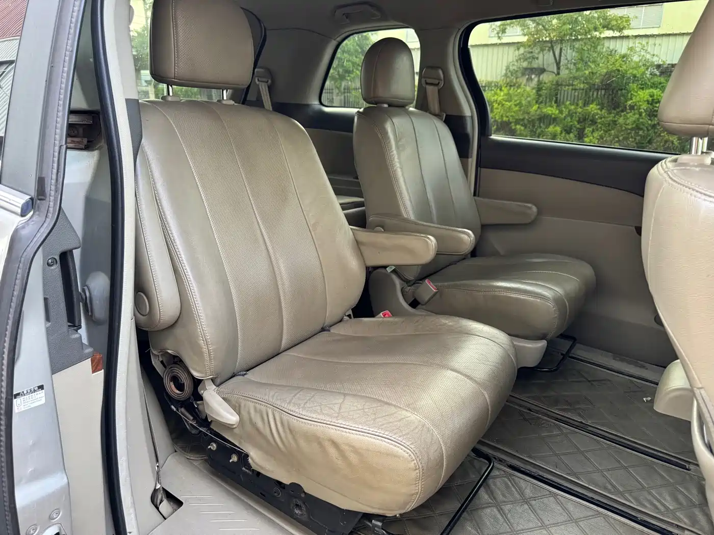 BYD M6 2013 2013 2.4L Automatic Premium