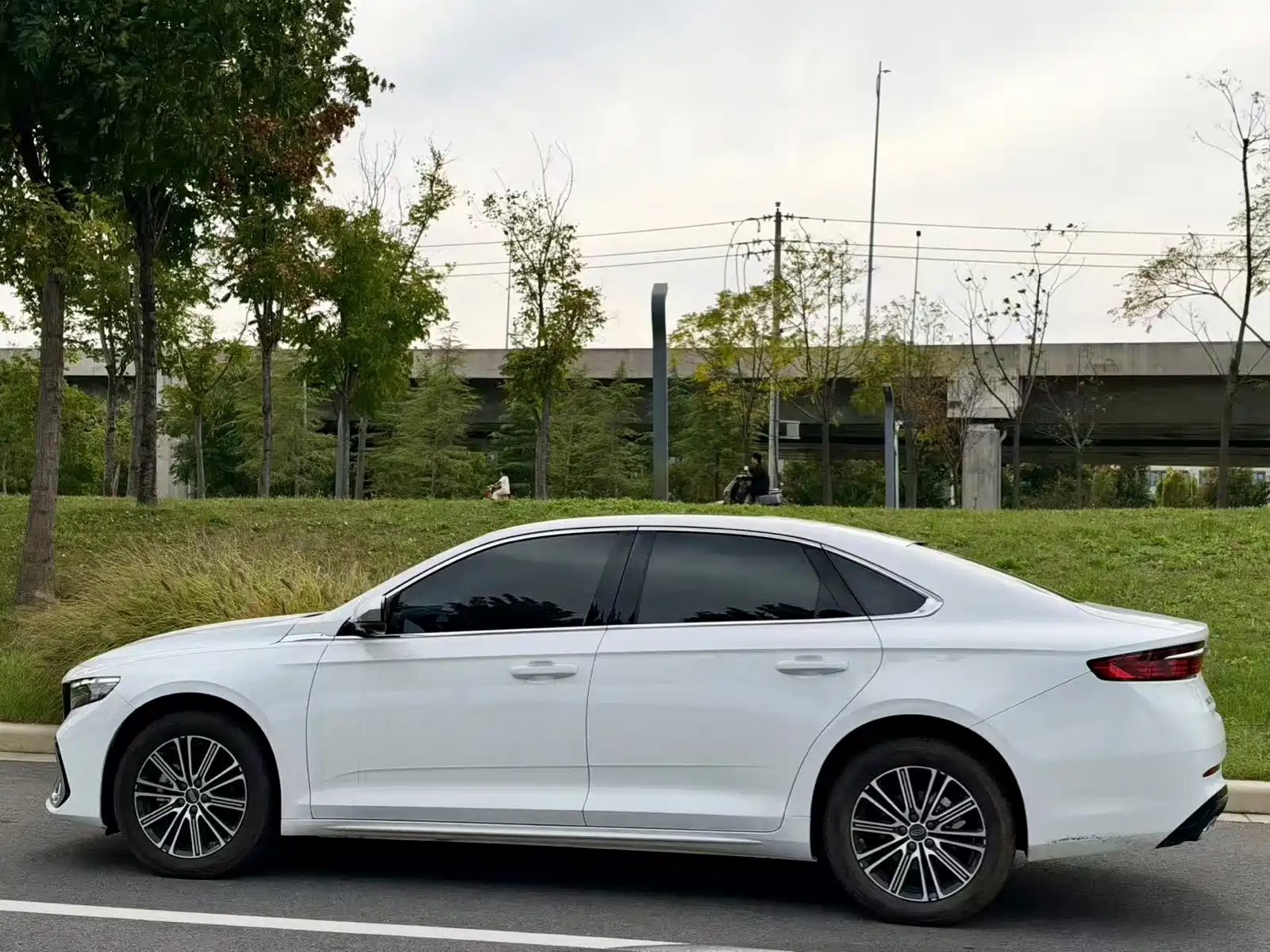 Photo 3 - Geely Preface