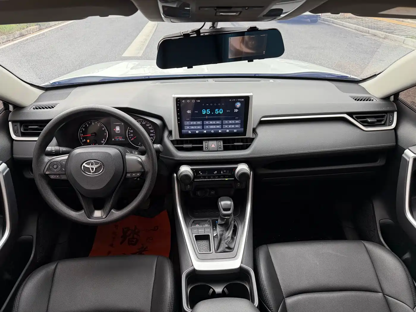 Toyota Wildlander 2023 2.0L CVT FWD LE фото 8