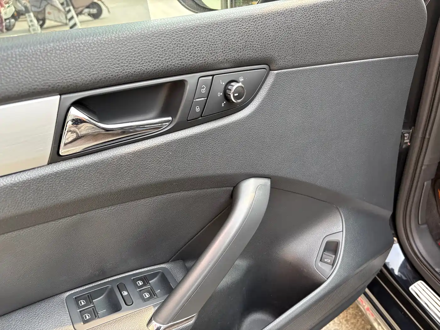 Volkswagen Passat 2014 1.8TSI DSG Luxury Edition фото 9