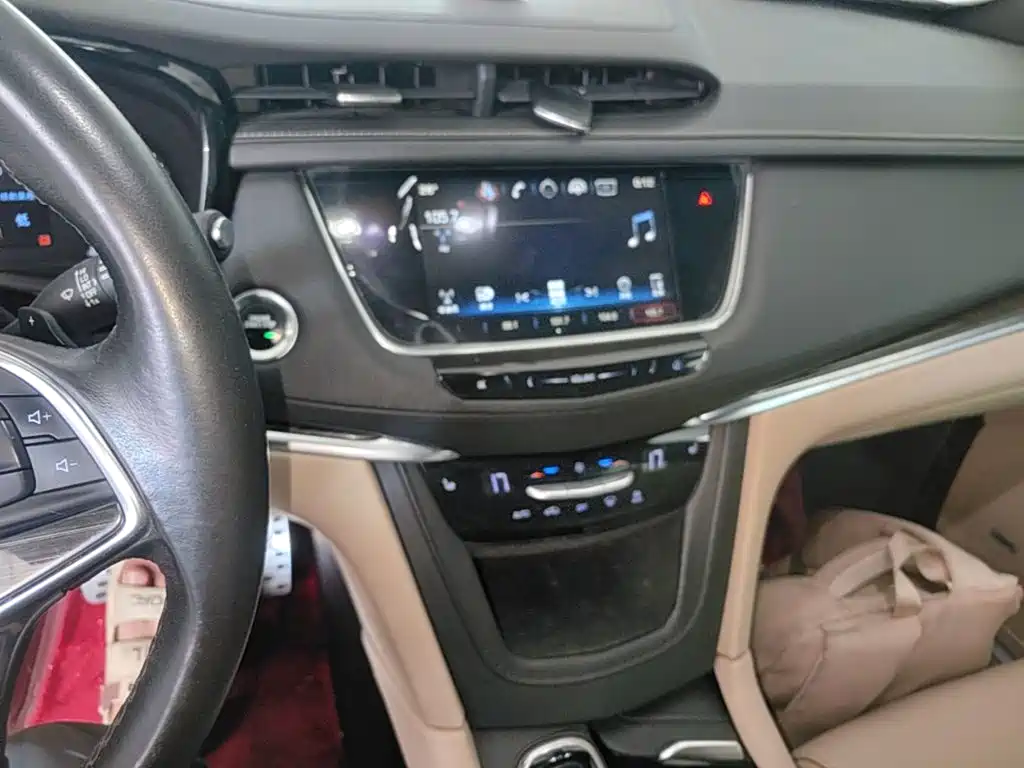 Фото 13 - Cadillac XT5