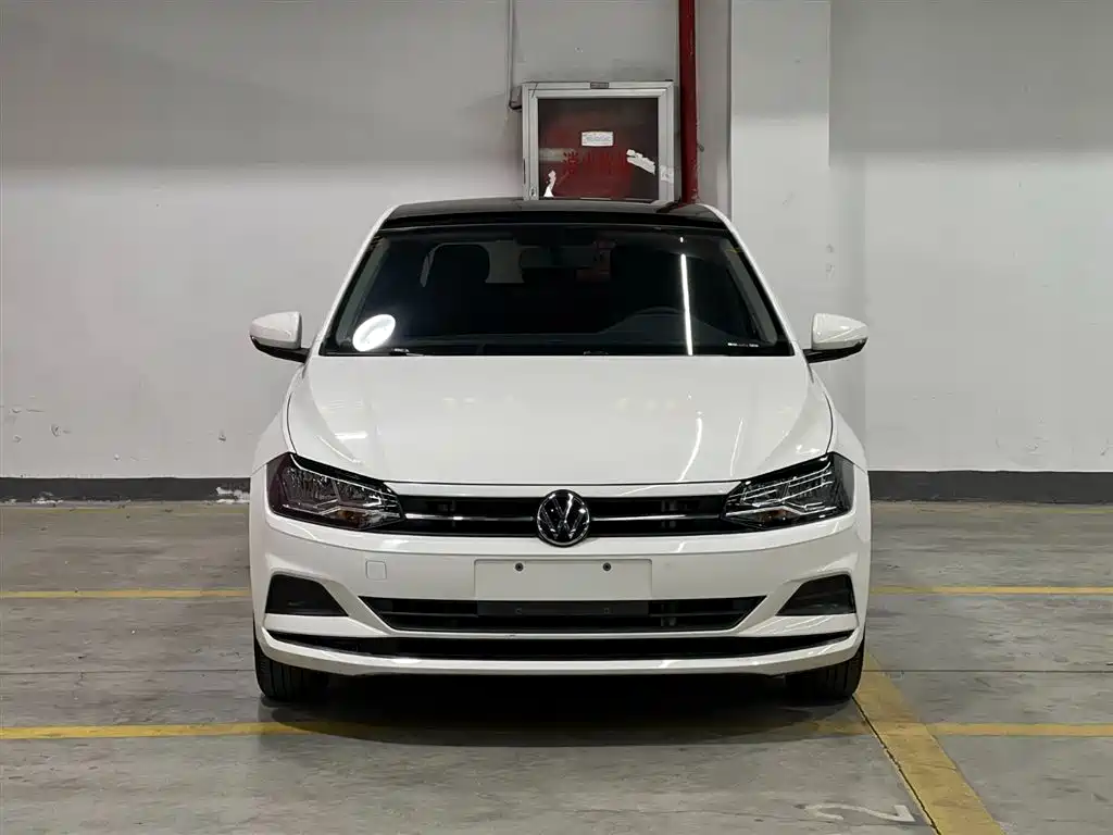 Volkswagen Polo 2021 Plus 1.5L Automatic Panorama Enjoyment Edition фото 2