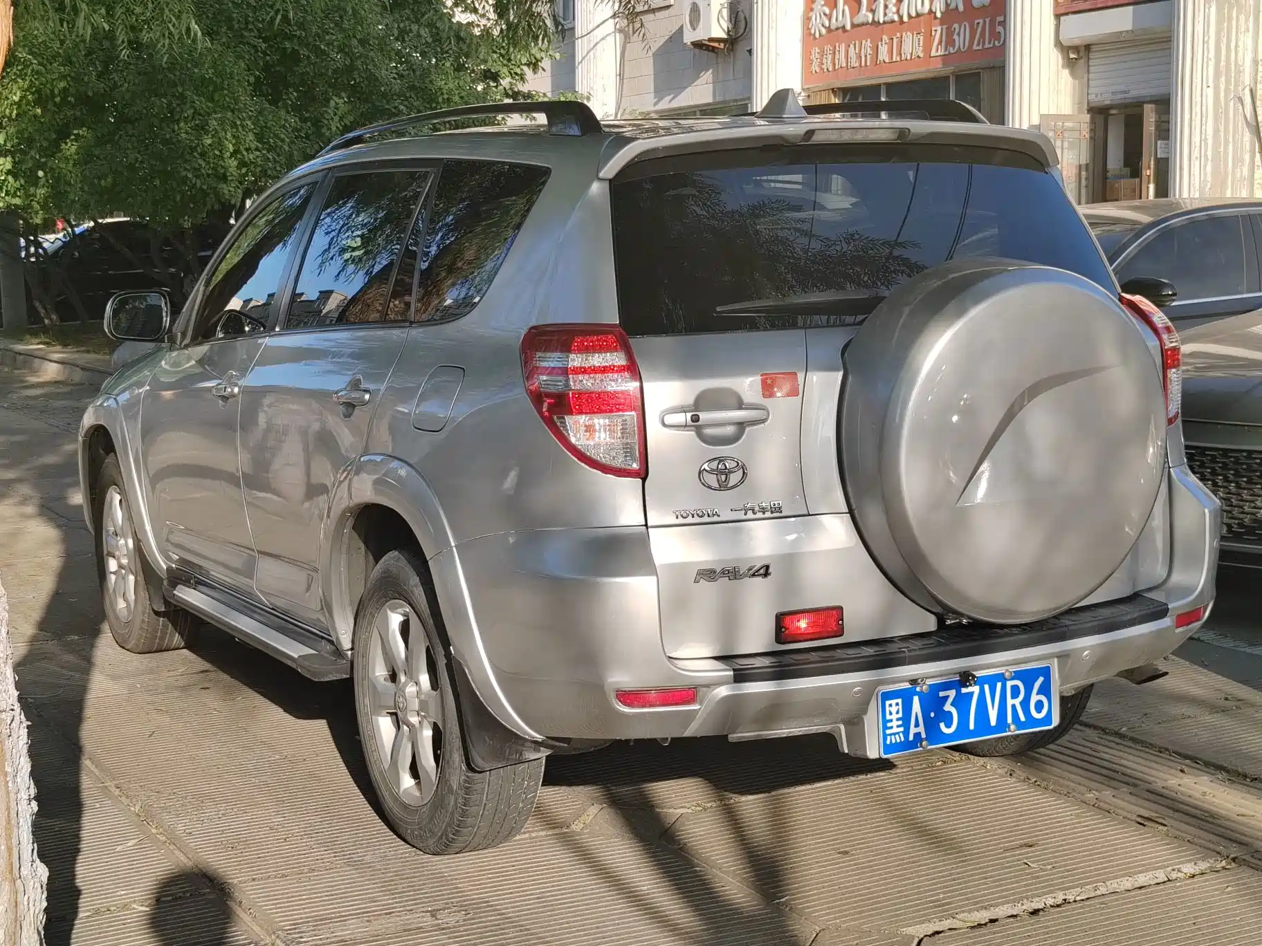 Фото 4 - Toyota RAV4