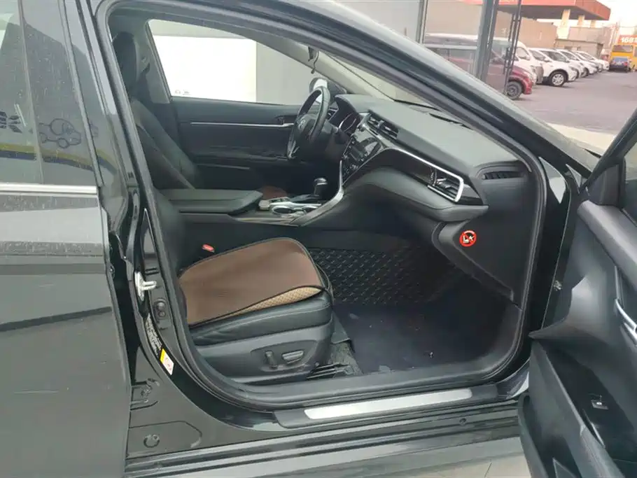 Toyota Camry 2018 2.5G Luxury Edition фото 8