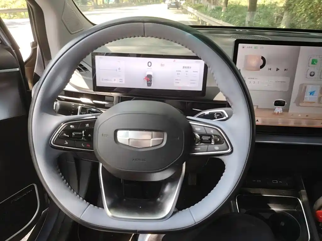 Geely Geometry M6 2023 2022 450 New Intelligence Edition