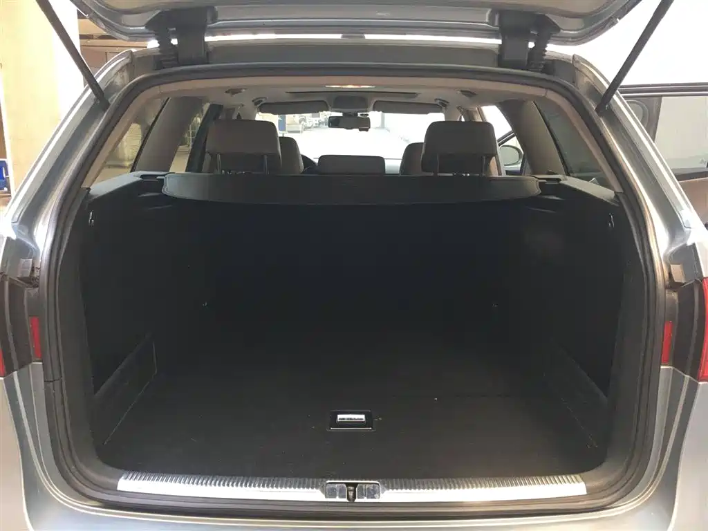 Volkswagen Passat 2011 2.0T Wagon Luxury фото 11