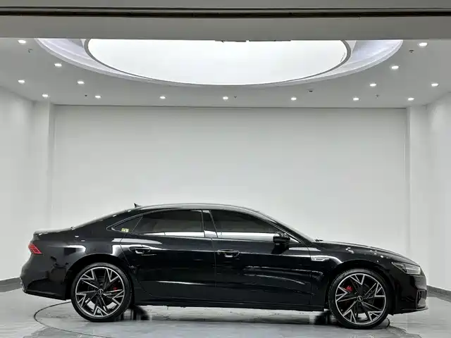 Audi A7L 2024 45 TFSI quattro Black Warrior Edition — фото 4