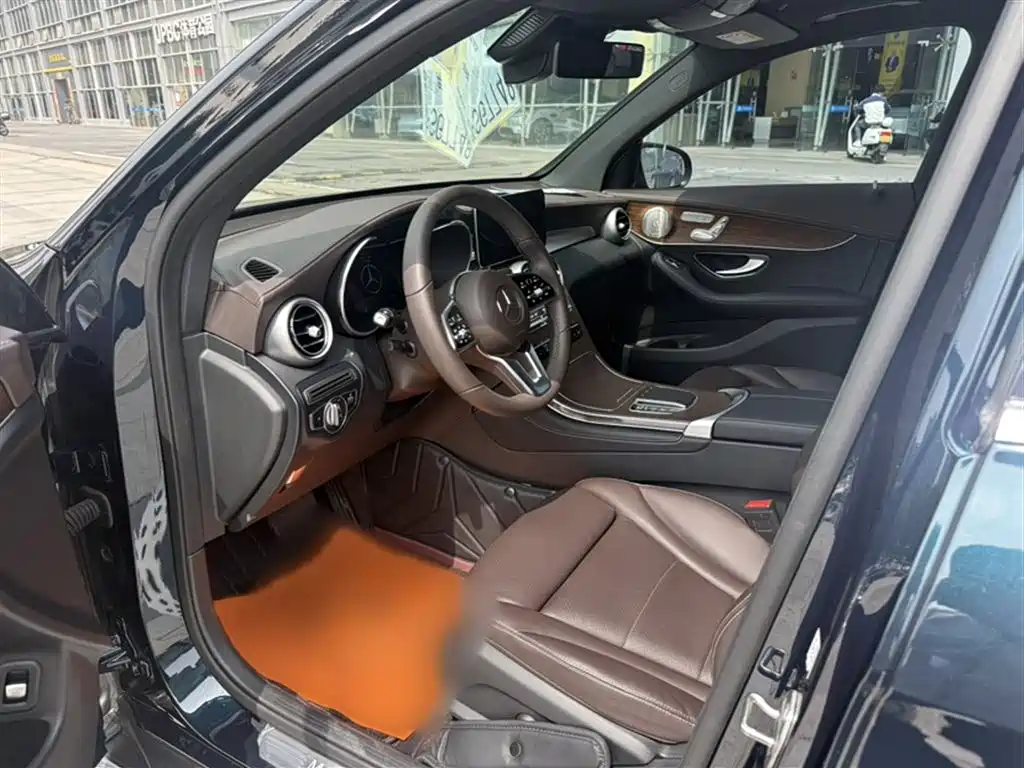 MERCEDES-BENZ GLC