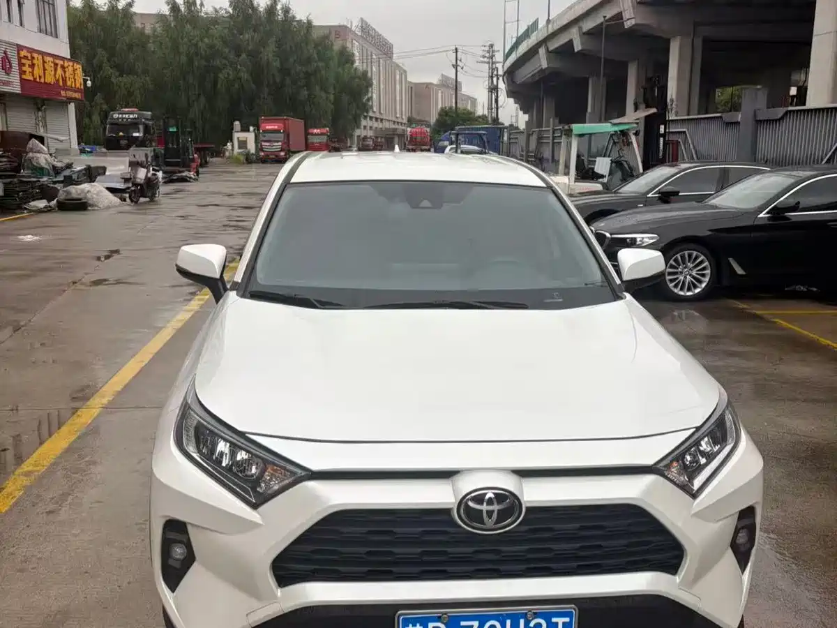 Фото 2 - Toyota RAV4