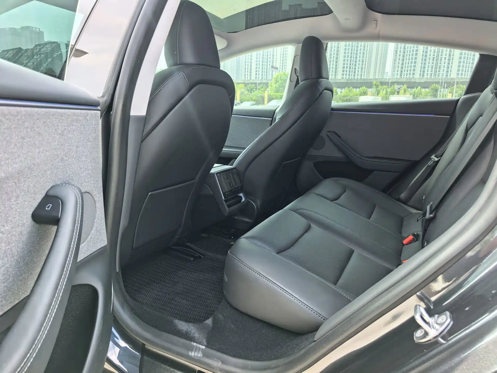 Фото 6 - Tesla Model 3