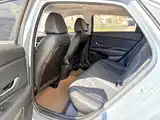 Photo 8 - Hyundai Elantra
