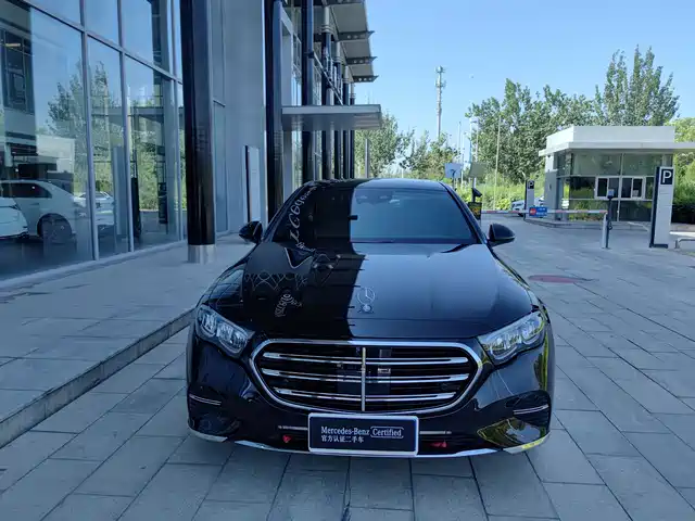 Mercedes-Benz E-Class 2025 E 300 L Luxury — фото 2