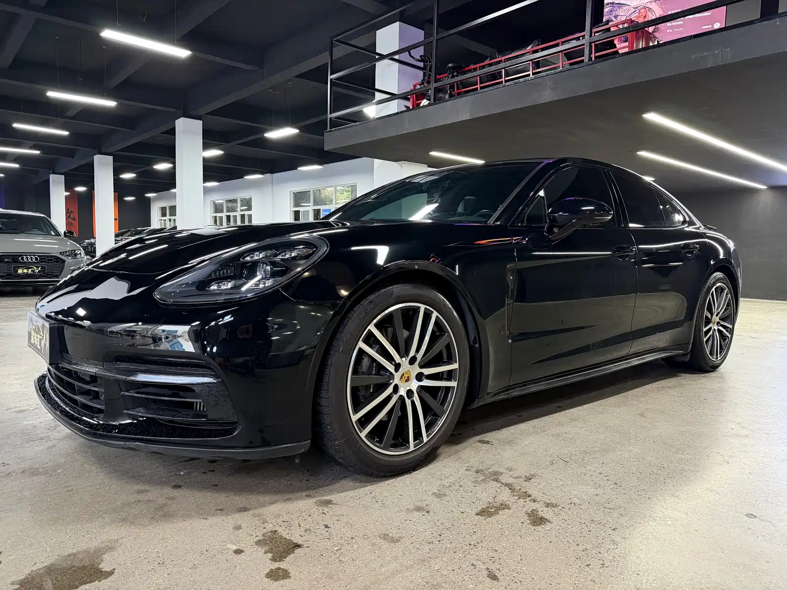 Фото 1 - Porsche Panamera