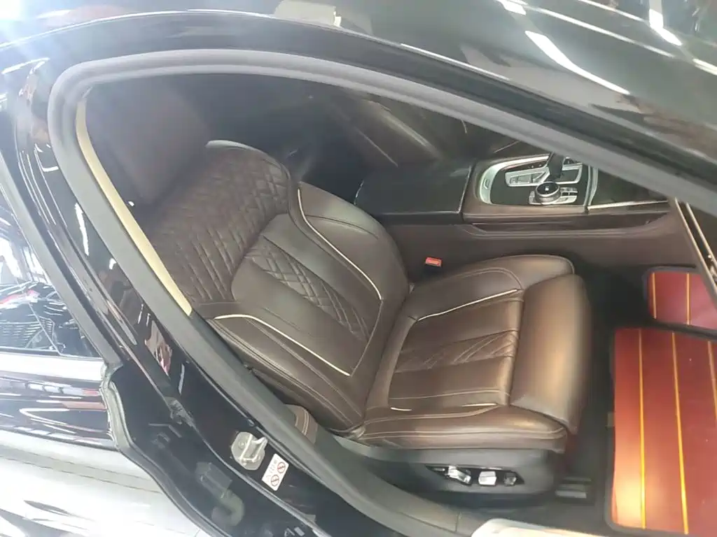 Фото 25 - BMW 7 Series