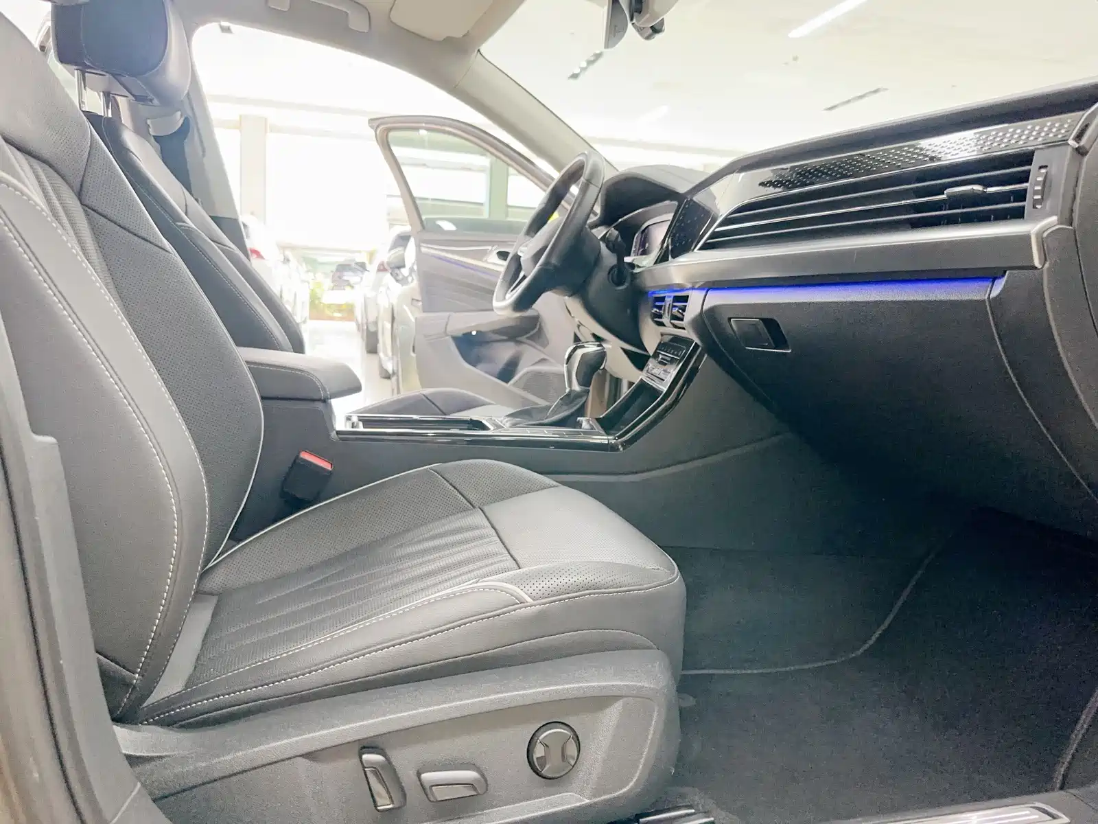 صورة 12 - Volkswagen Passat