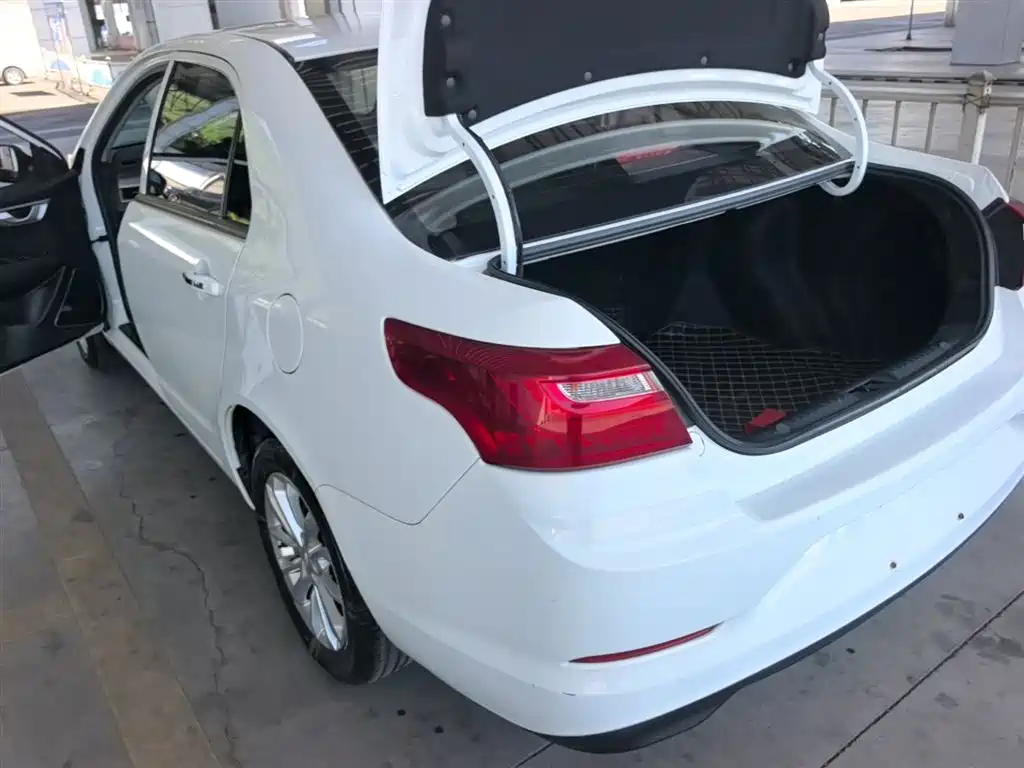 Фото 5 - Geely Vision