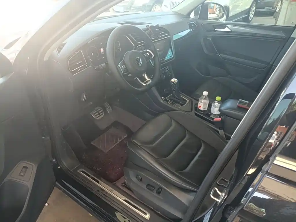 Photo 16 - Volkswagen Tiguan L