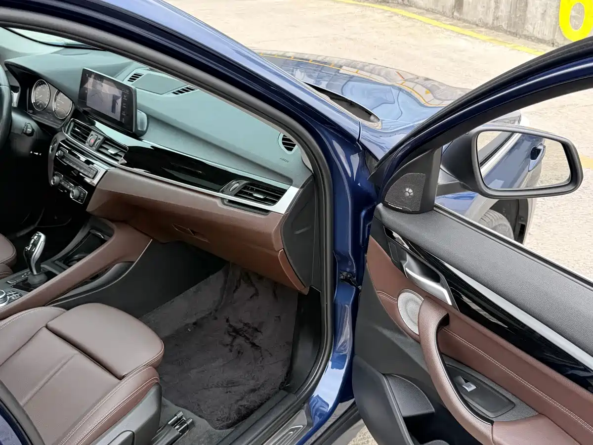 BMW X1 2022 sDrive25Li Leading фото 9
