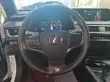 Фото 11 - Lexus UX