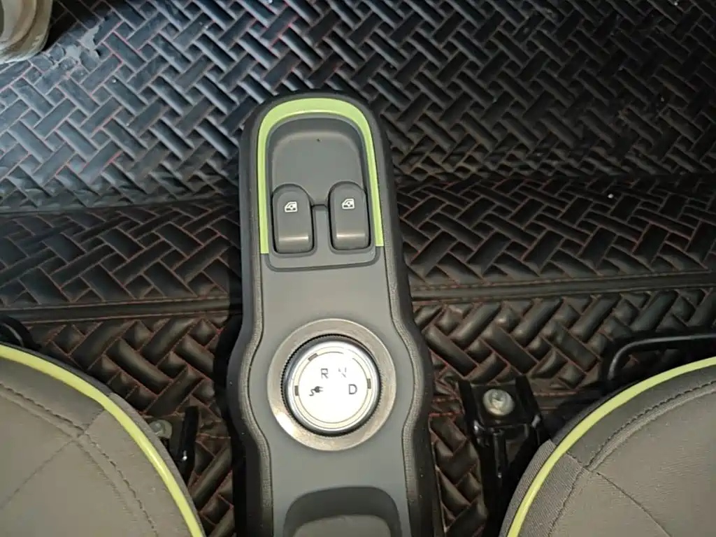 BAOJUN E100