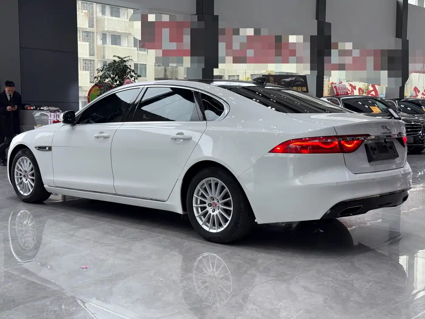 Jaguar XFL 2017 XFL 2.0T 200PS Elegance Edition фото 8