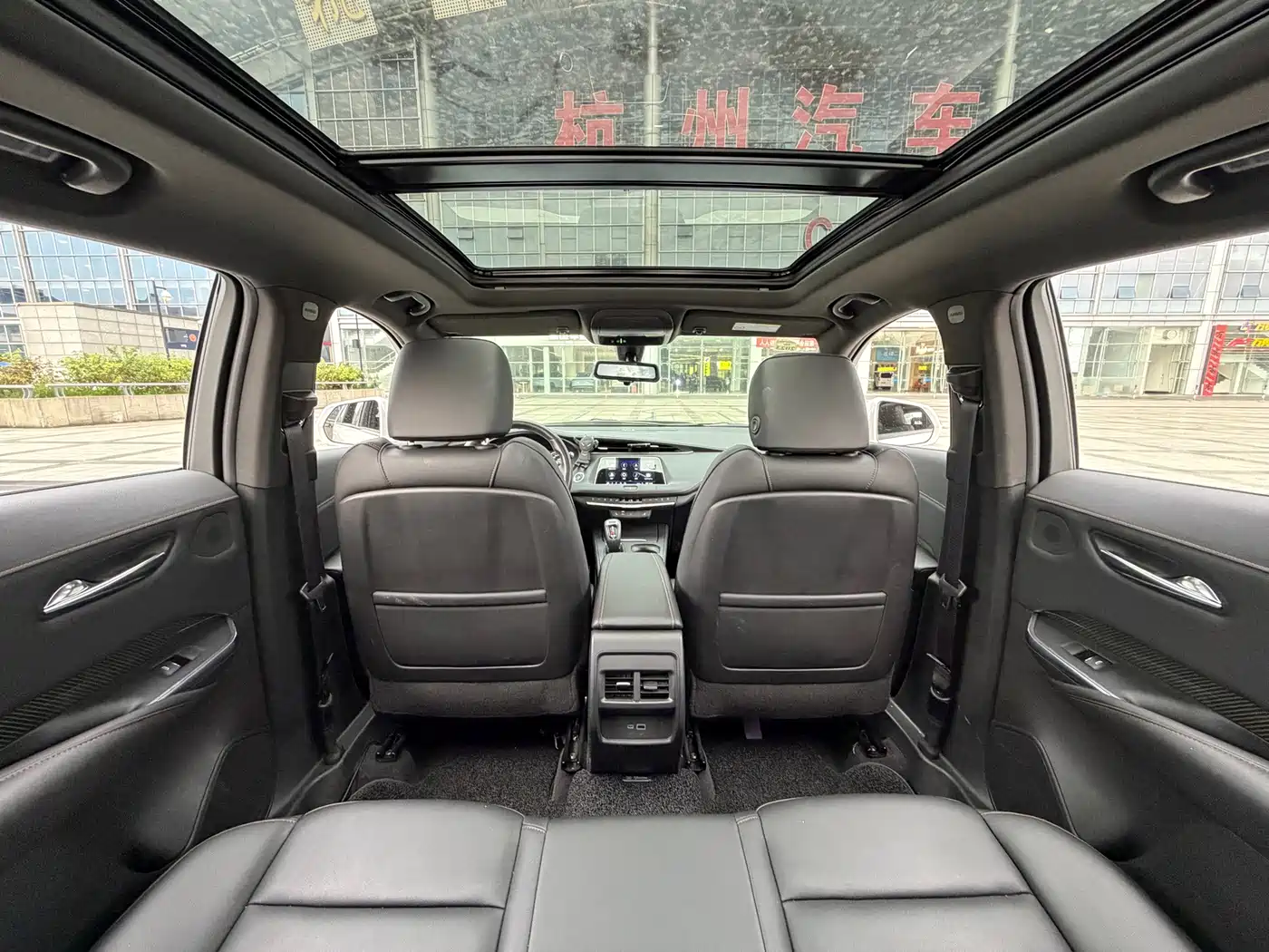 Фото 13 - Cadillac XT4