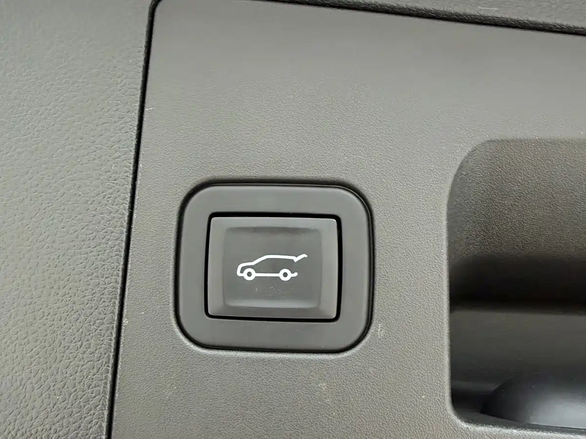 Фото 22 - Cadillac XT4