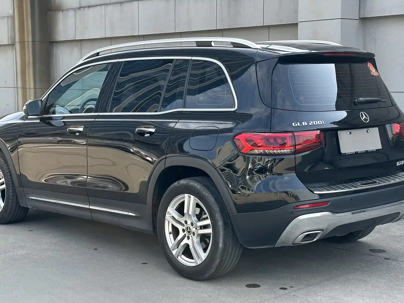 MERCEDES-BENZ GLB