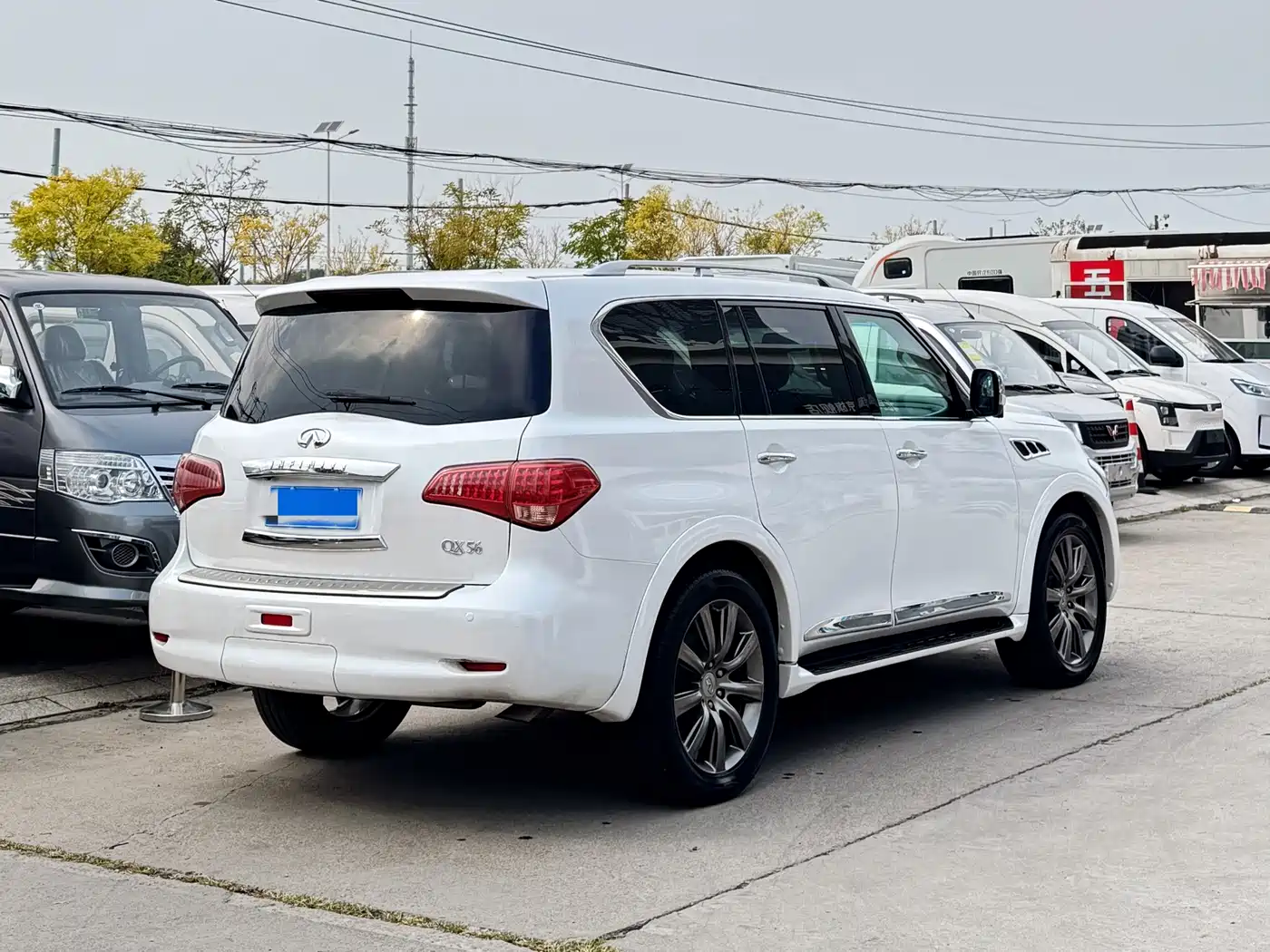 Infiniti QX 2010 2011 QX56