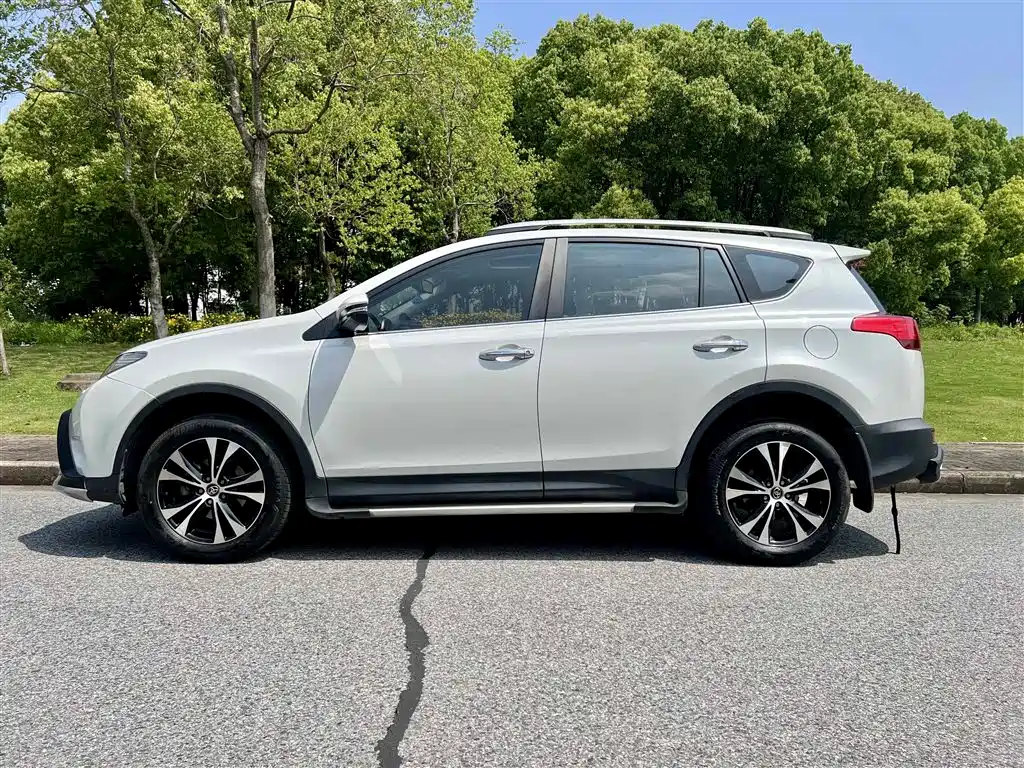 Toyota RAV4 Rongfang 2015 2.5L Automatic 4WD Elite Edition фото 7