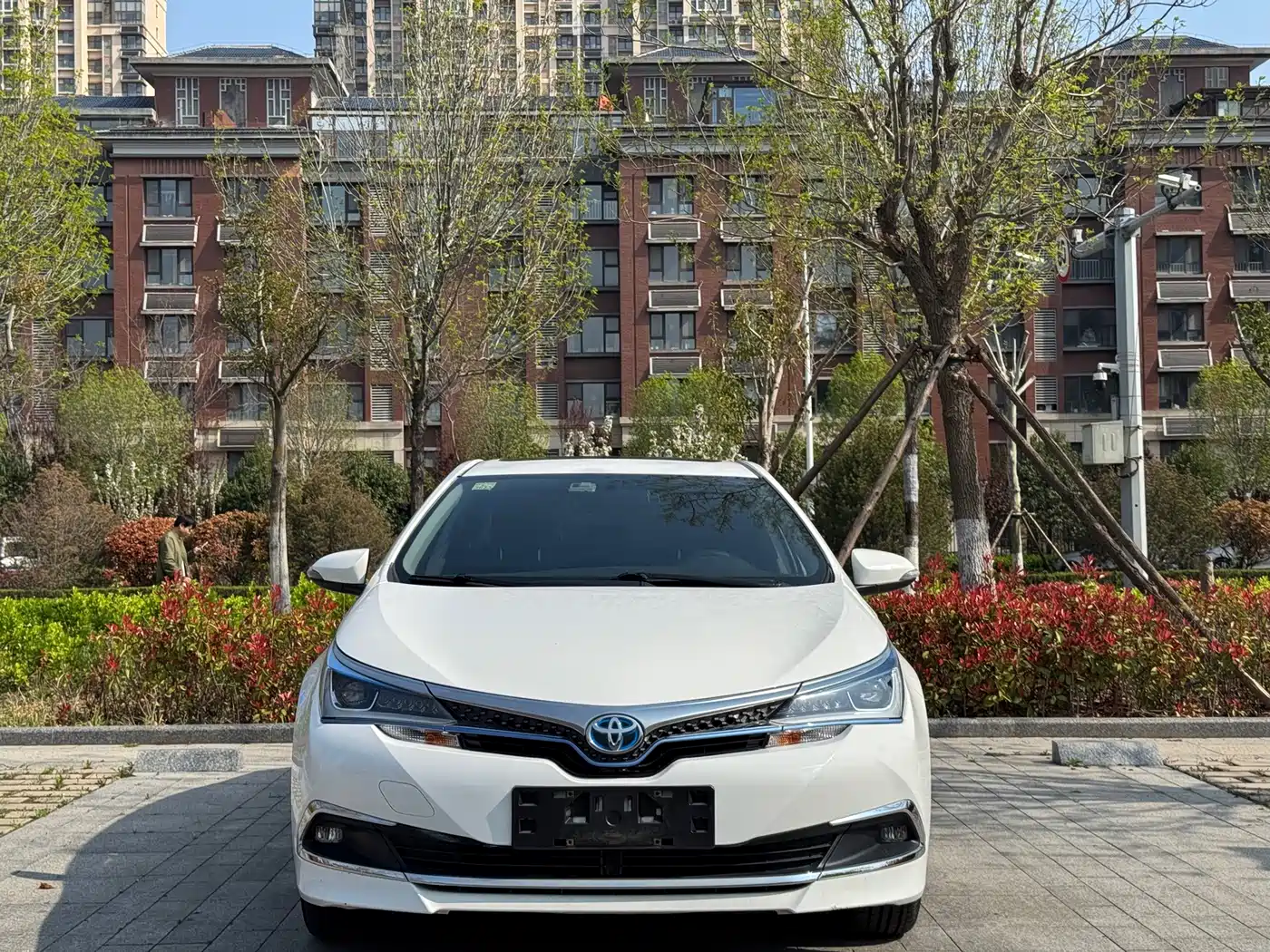 Toyota Corolla Twin Engine E+ 2019 1.8L E-CVT Leading Edition фото 2